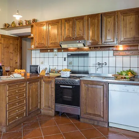 Villa Casale Le Tre Querce 8&1, Emma *