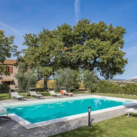 Casale Le Tre Querce 8&1, Emma Вилла *
